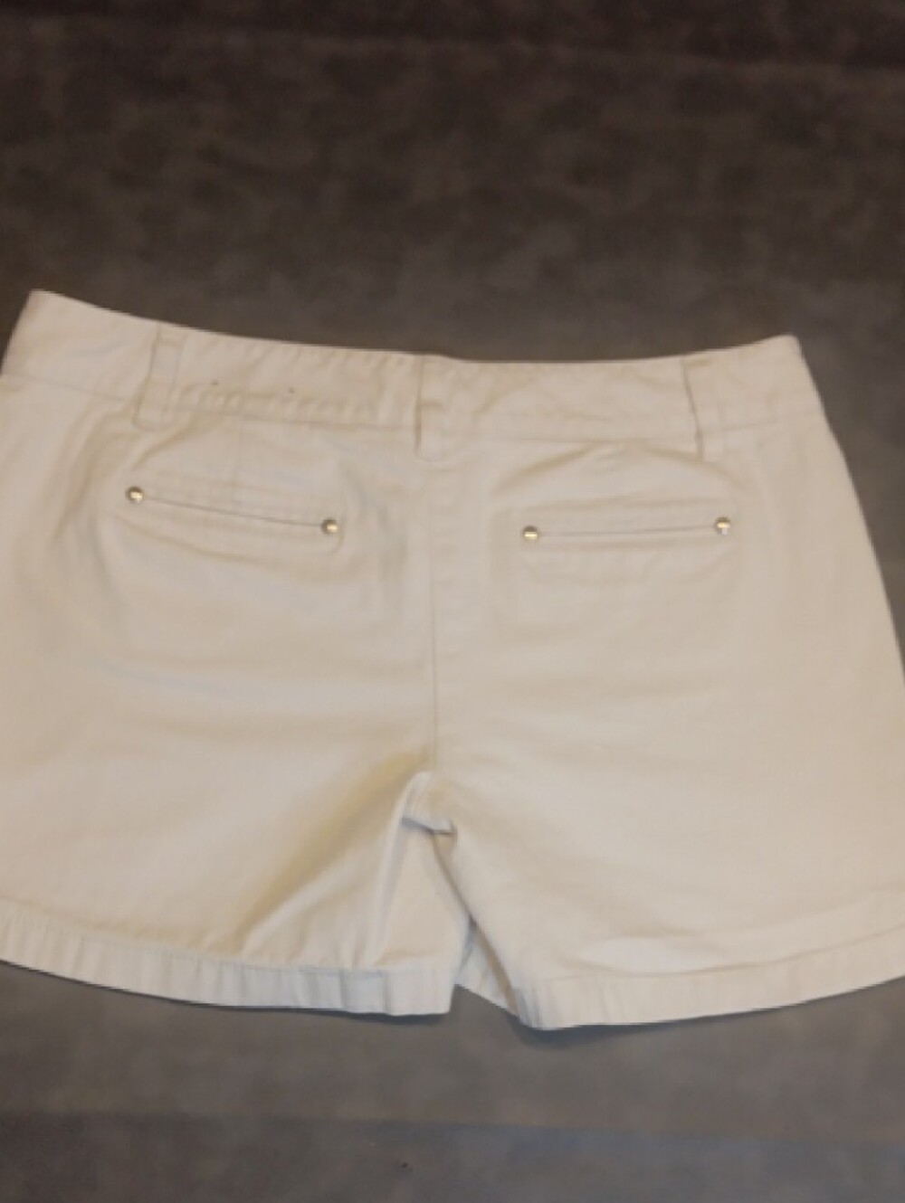 Ann Taylor Signature Fit White Denim Patch-Pocket Shorts - Picture 6 of 10